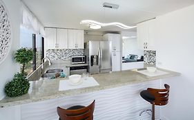 Waikiki Penthouse @ The Monarch Hotel